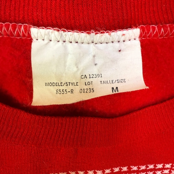 Adorable Vintage Red Christmas Cats & Presents Sweatshirt - Picture 7 of 7